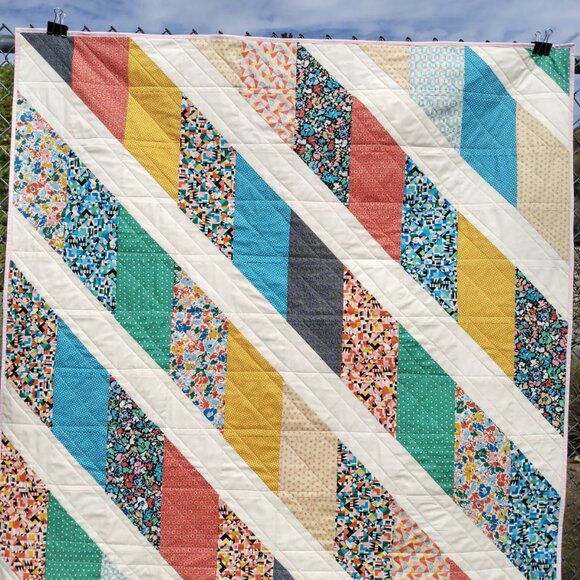 🎄🎁🎄Modern Multi-Color Lap Quilt: Retro Floral Geometric Design - Picture 1 of 3